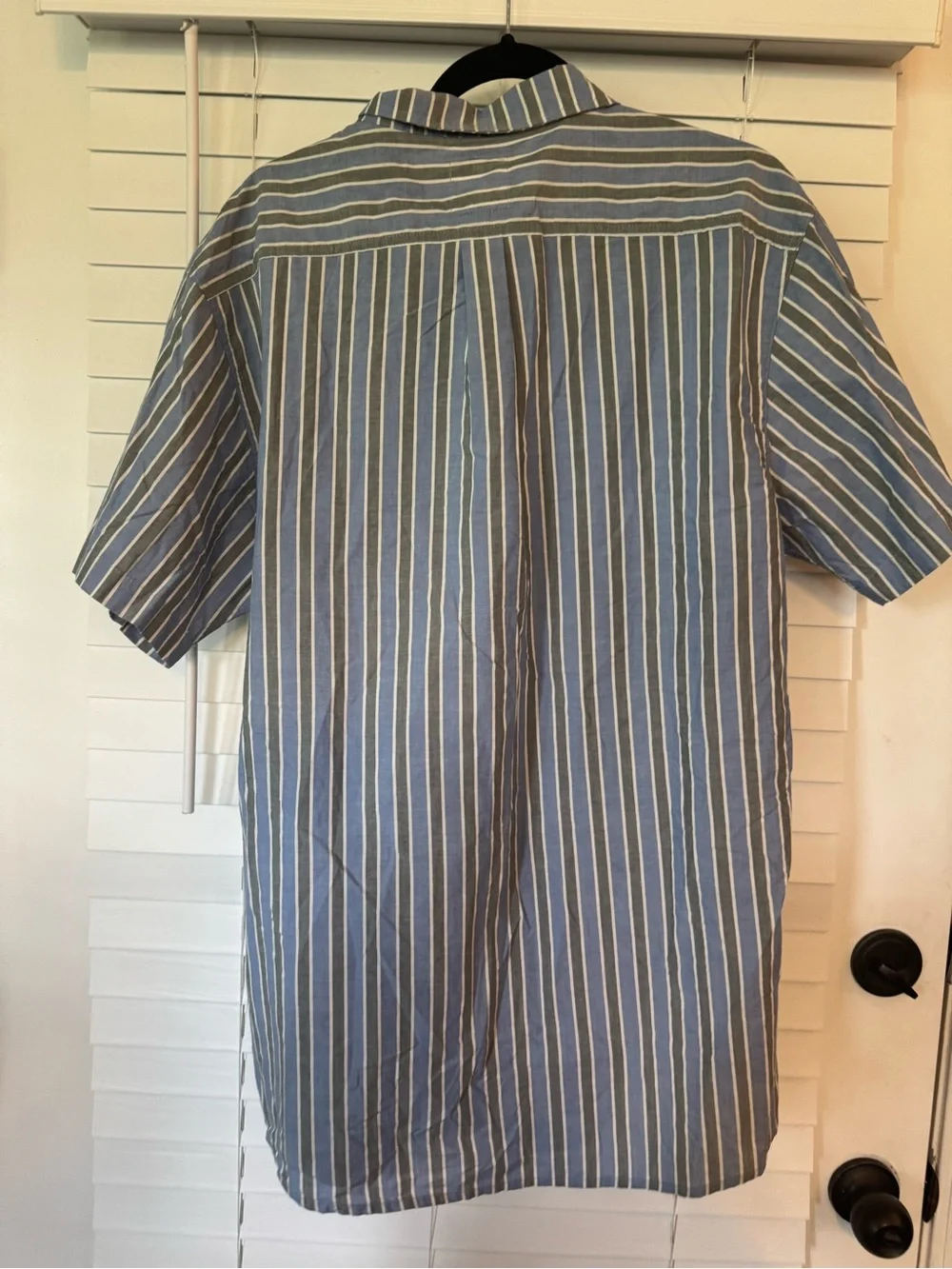 Levi's Men's Blue and White Vertical Stripe Button-Down Shirt